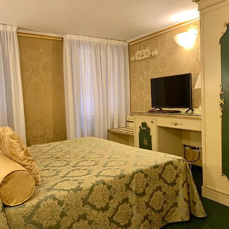 Becher Hotel
