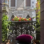 Becher Hotel