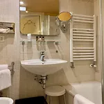 Becher Hotel