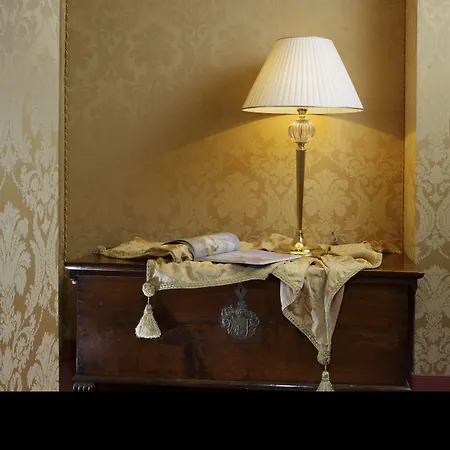 Becher Hotel