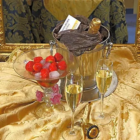 Becher Hotel