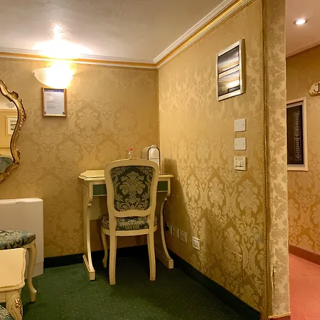 Becher Hotel