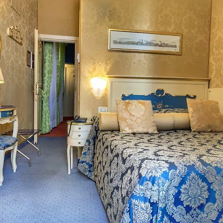 Becher Hotel 3*